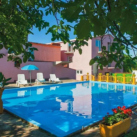 Cozy Studio In Valtursko Polje With Kitchen Apartment *