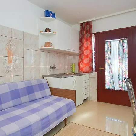 Apartmán Cozy Studio In Valtursko Polje With Kitchen *