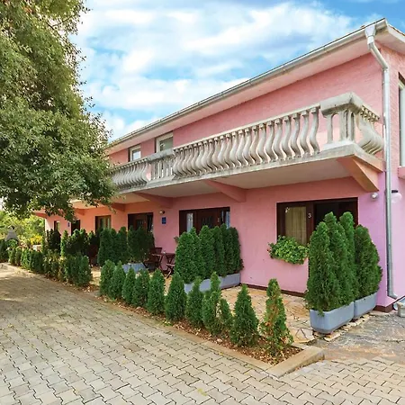 Cozy Studio In Valtursko Polje With Kitchen