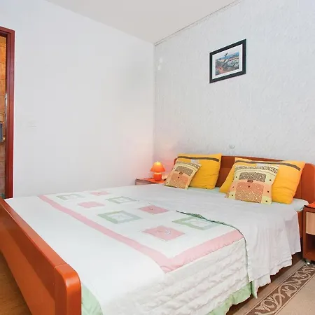 Apartmán Cozy Studio In Valtursko Polje With Kitchen Pula
