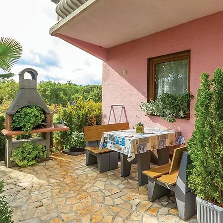 Apartmán Cozy Studio In Valtursko Polje With Kitchen