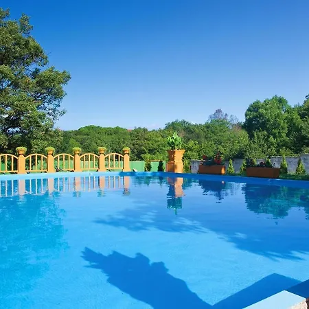 Cozy Studio In Valtursko Polje With Kitchen Appartement *