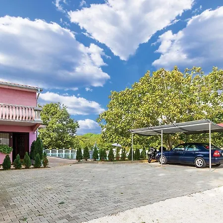 Cozy Studio In Valtursko Polje With Kitchen Appartement Pula